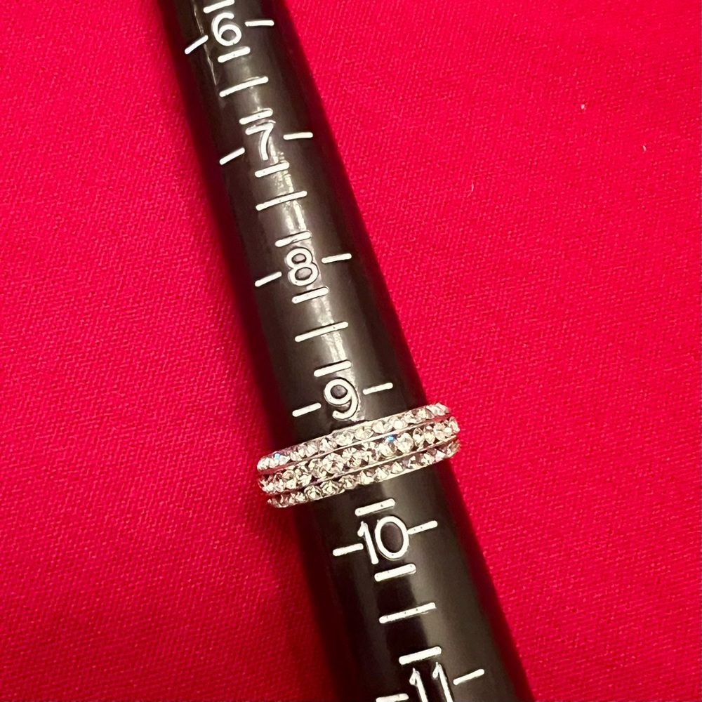 Elegant Chrystal Women's Eternity Ring - Picture 7 of 7